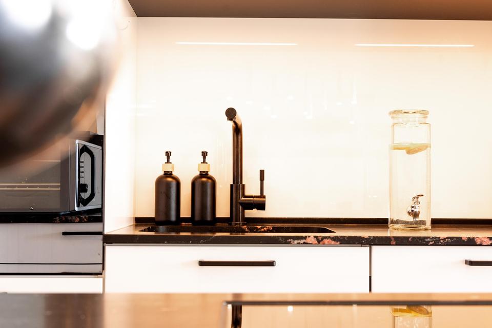 *wunderschönes Wohnambiente, 4 Zi, ca. 108 m², inkl. EBK, lux. Möblierung u. Balkon, zentrumsnah* – Bild 5