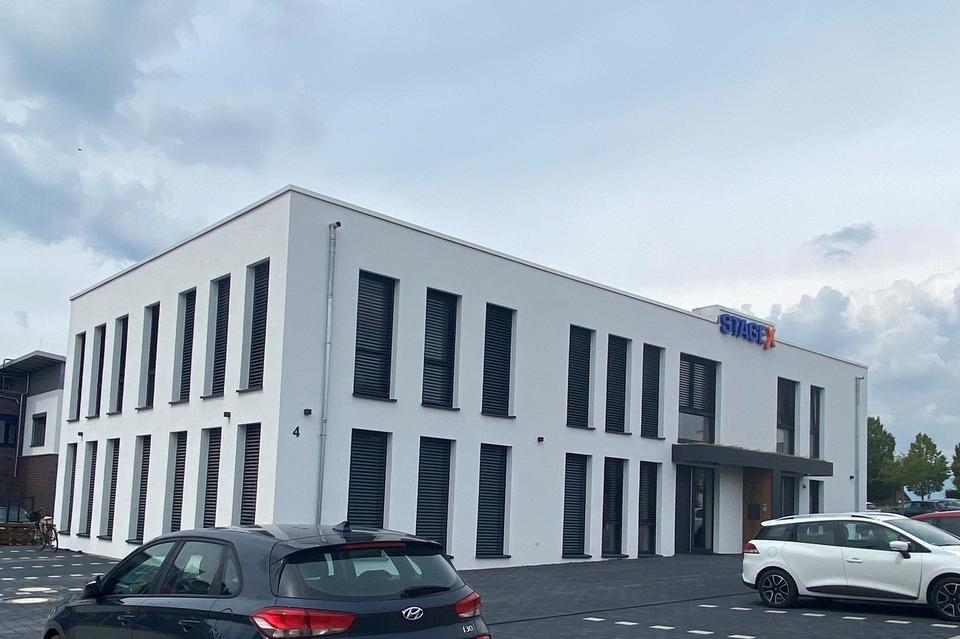 Lichtdurchfluteter Büroraum zu vermieten – Bild 2