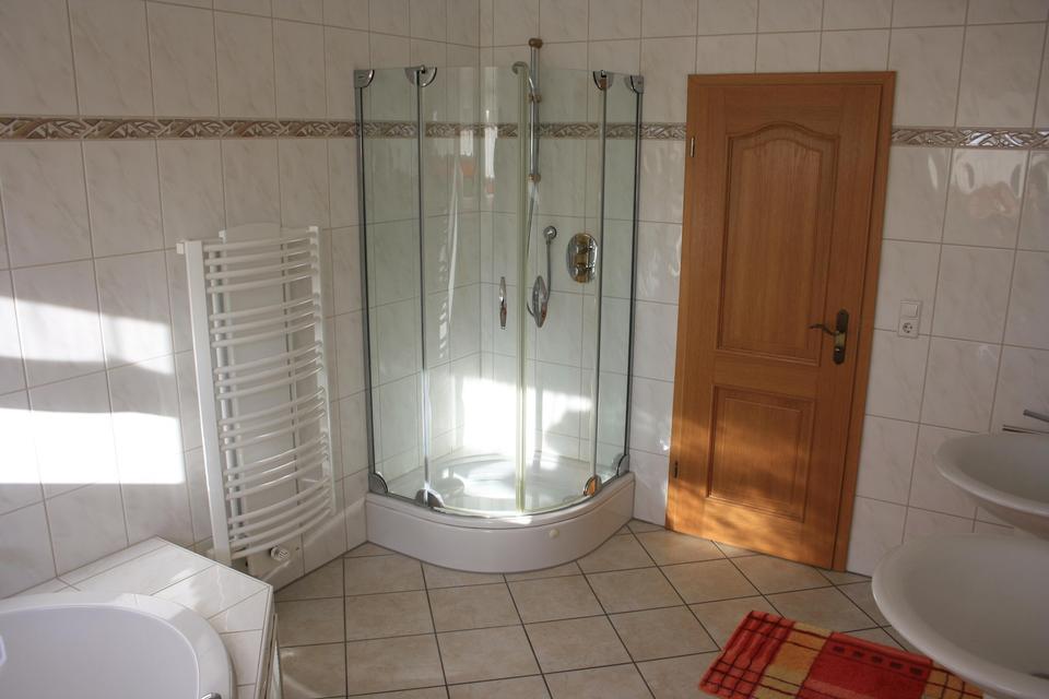 Großzügiges Einfamilienhaus mit Betriebshalle 10x18m – Bild 9