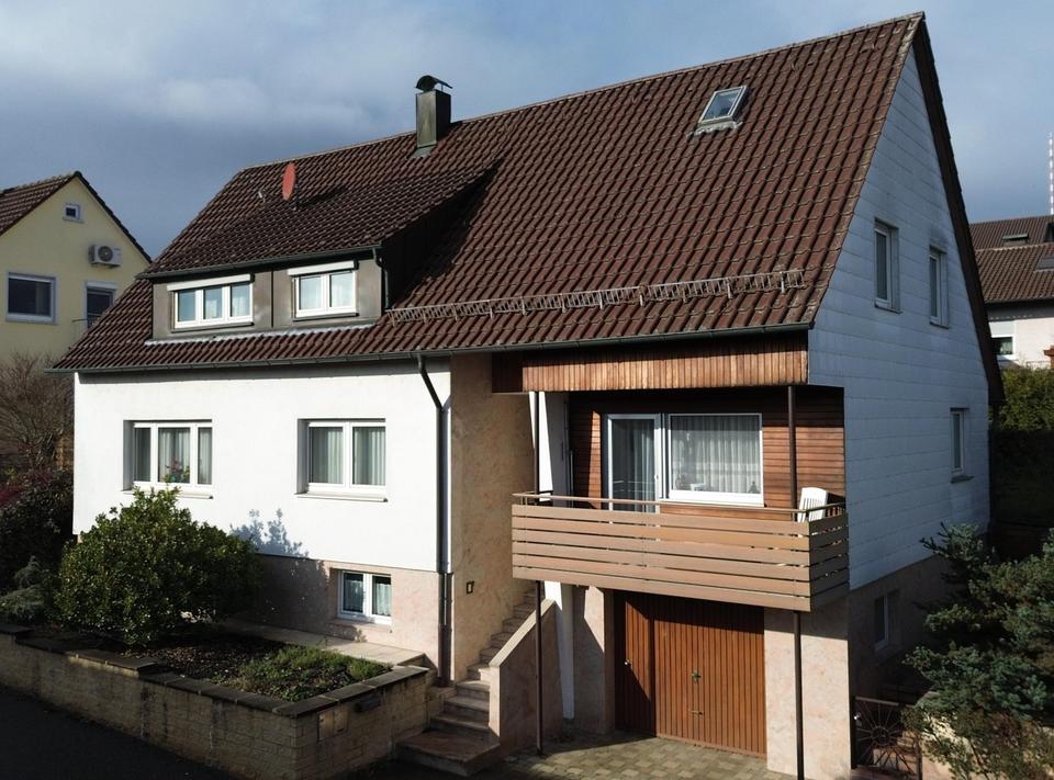 Sehr gepflegtes Ein-/ Zweifamilienhaus in Lomersheim, Garten, Balkon, Garage,