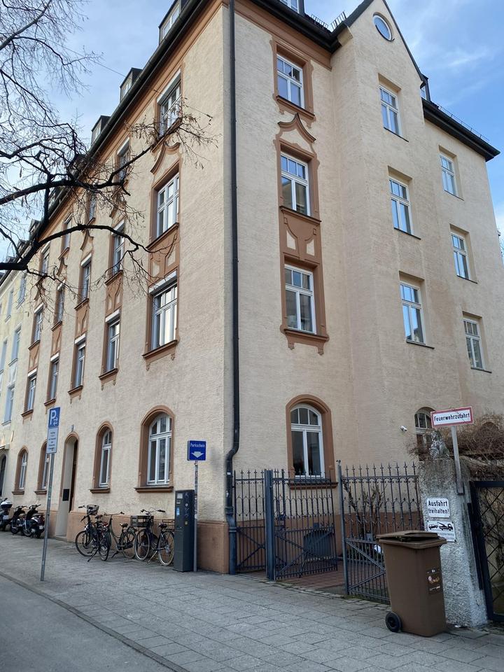 3-Zimmer-Altbauwohnung mit Wohnküche, Balkon & Aufzug Herzogstraße 85, 2. Obergeschoss, München – Bild 3