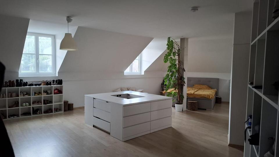 Geräumige 120 m² Dachgeschosswohnung in bester Lage – Bild 2