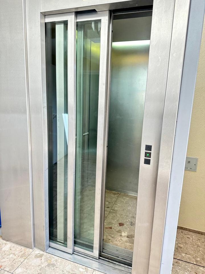 Aussergewönlich Wohnen 2-R- Galerie möbliert mit Dachterrasse Traumküche Lift u.TG ! – Bild 24