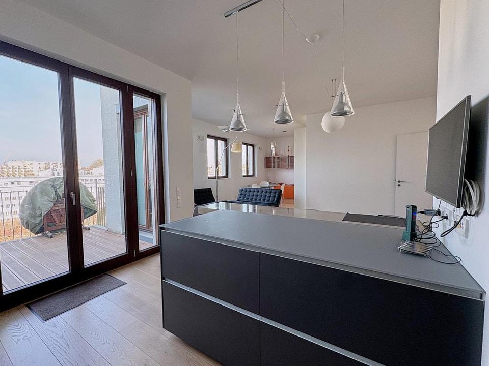 Skyline-Logenplatz & Lichtflut über dem Ostend: Design-Penthouse mit 3m Deckenhöhe – Bild 6