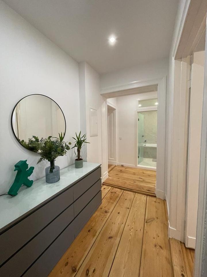 Top Sanierte 77qm Altbauwohnung in Berlin Mitte mit sonnigen Balkon – Bild 4