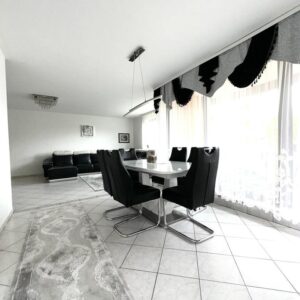 Wohnen mit Wohlfühlfaktor – Traumhafte 4-Zimmer-Wohnung mit Balkon und Tiefgaragenstellplatz