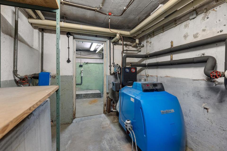 Sofort frei! Freistehendes Zweifamilienhaus mit 2 Garagen! – Bild 15