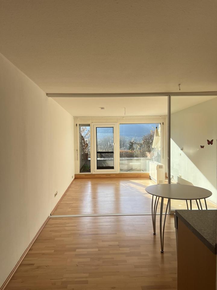 Stilvolle 1-Zimmer-Wohnung mit Balkon, Aufzug & Stellplatz – Bild 2