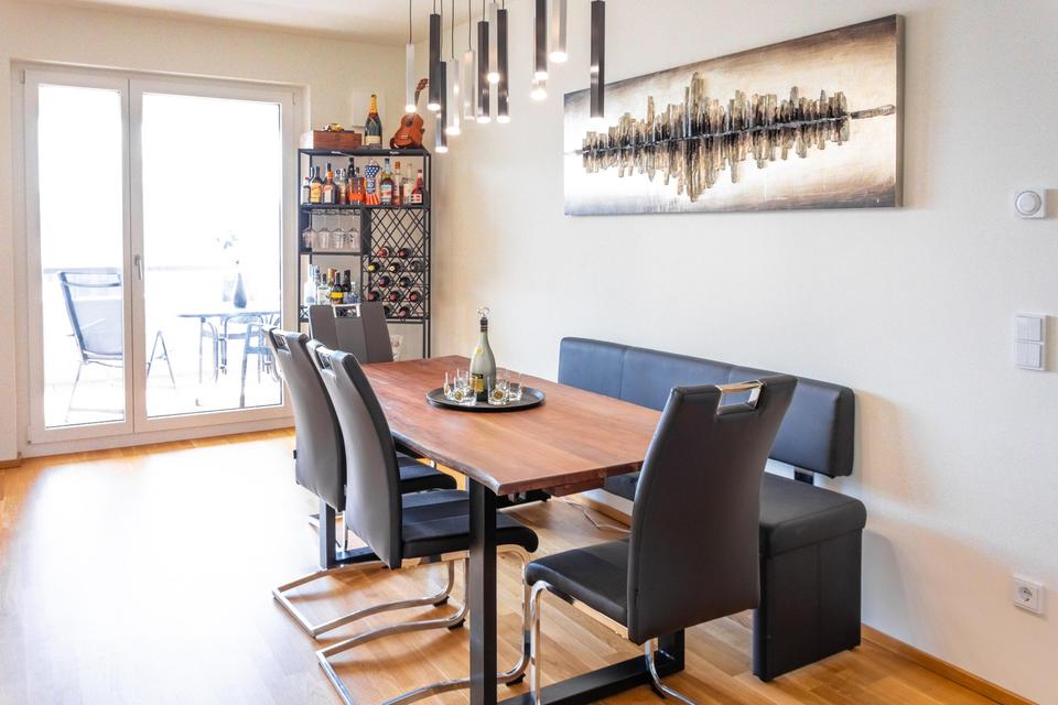 *wunderschönes Wohnambiente, 4 Zi, ca. 108 m², inkl. EBK, lux. Möblierung u. Balkon, zentrumsnah* – Bild 3