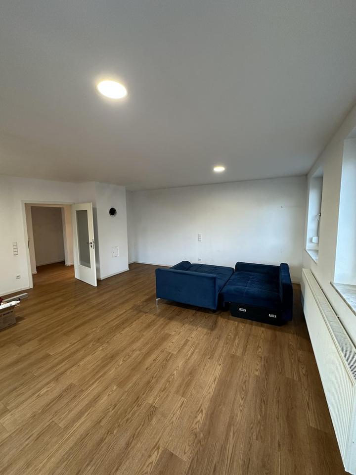 142 m² Wohnfläche - 4 Zimmer Wohnung in Berching inkl. EBK, 2 Stellplätze – Bild 3