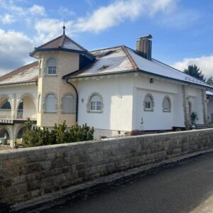 Exklusives Wohnhaus mit außergewöhnlicher Architektur und großzügigem Anwesen