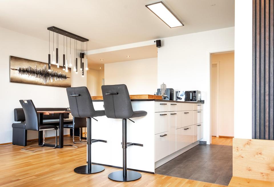 *wunderschönes Wohnambiente, 4 Zi, ca. 108 m², inkl. EBK, lux. Möblierung u. Balkon, zentrumsnah* – Bild 21