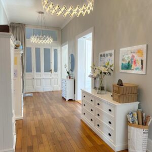 Westend-Juwel in Bestlage: Lichtdurchfluteter, kernsanierter Altbau mit Kamin, Stuckdecken, etc.