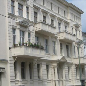 sehr sonnige Wohnung, Stuck, nahe Park. 4- (bzw. nach Umbau) 5- Zimmer Balkon PKW Stellplatz