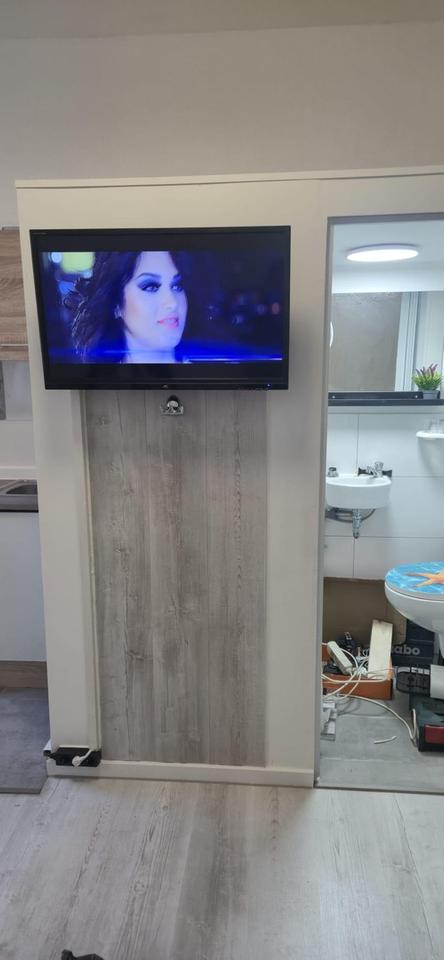 One Room Appartment with Toilette, Shower, Kitchen etc inside – Bild 2