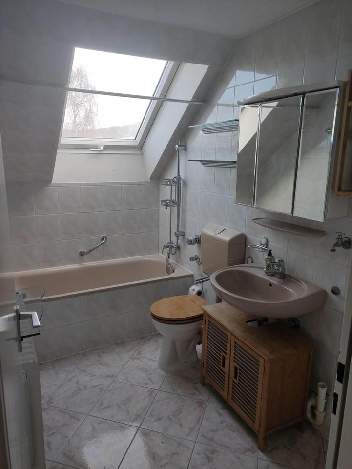 3-Zimmer-DG Wohnung in guter Lage mit Aussicht – Bild 6