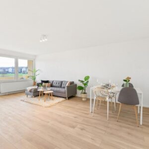 Bezugsfreie 3-Zimmer-Wohnung mit Balkon, Aufzug & Stellplatz – ruhiger Blick ins Grüne