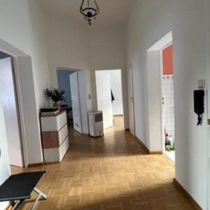 Sehr gut geschnittene Altbauwohnung in der Nähe vom Main und Baseler Platz