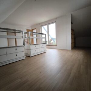 4 Zimmer Wohung mit Dachterrasse, Badewanne & Dusche + Gäste-WC, PKW-Stellplatz, Jan. mietfrei!