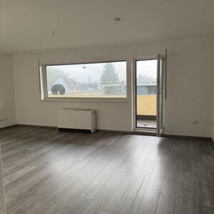 Frisch renovierte, geräumige 3 Zimmer Wohnung