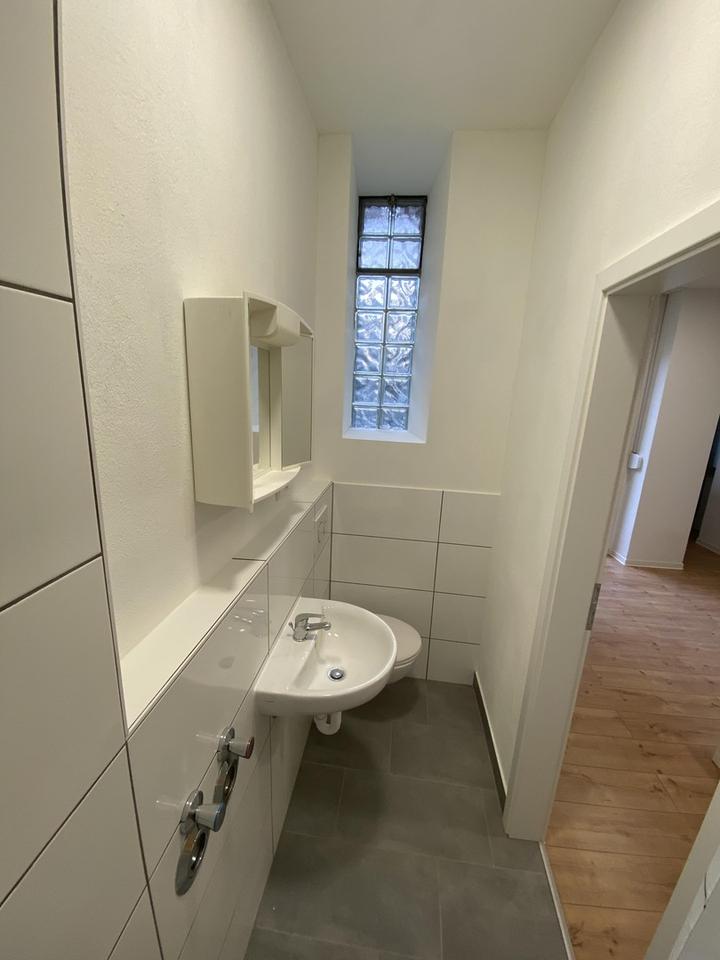 1,5-Zimmer-Apartment renoviert und neu möbliert, super zentral! – Bild 5