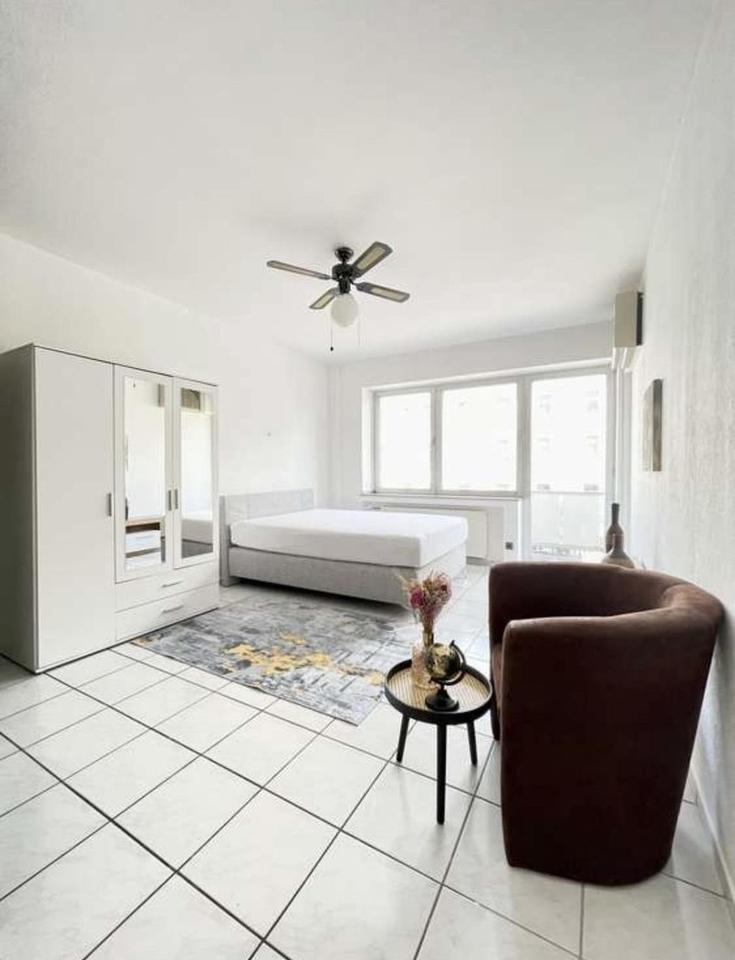 Stilvolle 1-Zimmer-Wohnung mit Einbauküche und Balkon in Unterbilk-Hafen