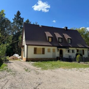 Grundstück mit renovierungsbedürftiger Doppelhaushälfte inkl. großem Garten und Waldgrundstück