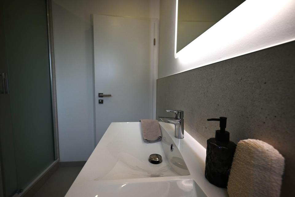 Sehr schöne, modernisierte 3-ZW mit Loggia und Stellplatz nähe Fürther Klinikum – Bild 8