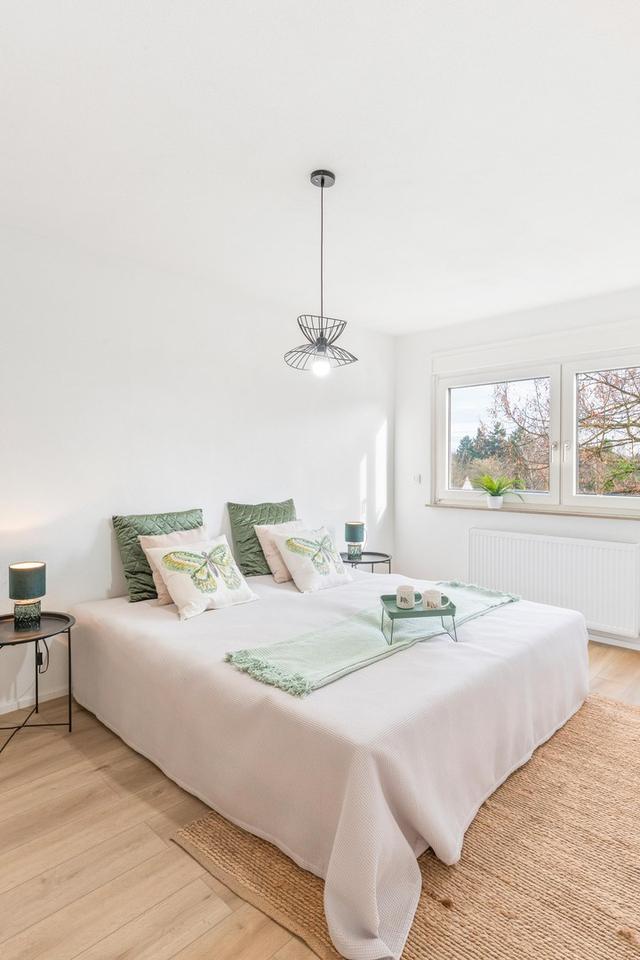 Bezugsfreie 3-Zimmer-Wohnung mit Balkon, Aufzug & Stellplatz – ruhiger Blick ins Grüne – Bild 4