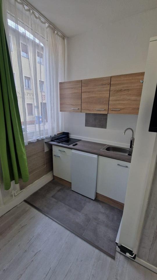 One Room Appartment with Toilette, Shower, Kitchen etc inside – Bild 5