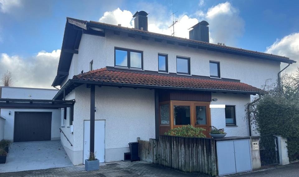 5-Zimmer-Wohnung mit sonnigem SW-Balkon & Dachspeicher-Ausbaupotential - Ideal für Familien