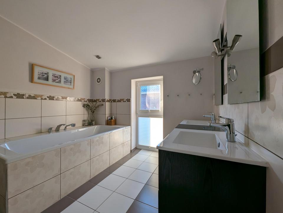 Architektenhaus (KfW 40) mit Schwimmteich + Nebengebäude ( 78 m²)+Solar – Bild 20