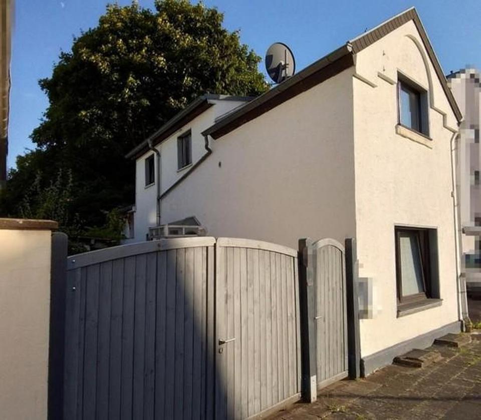 *PREISSENKUNG - PROVISIONSFREI* Sanierungsobjekt auf 776 m² Grundstück - oder Neubau nach Wunsch