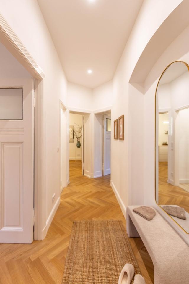 Gründerzeit-Altbau | 4 Zimmer, Lift & Balkon, Designbad, Bestlage – Erstbezug – Bild 2