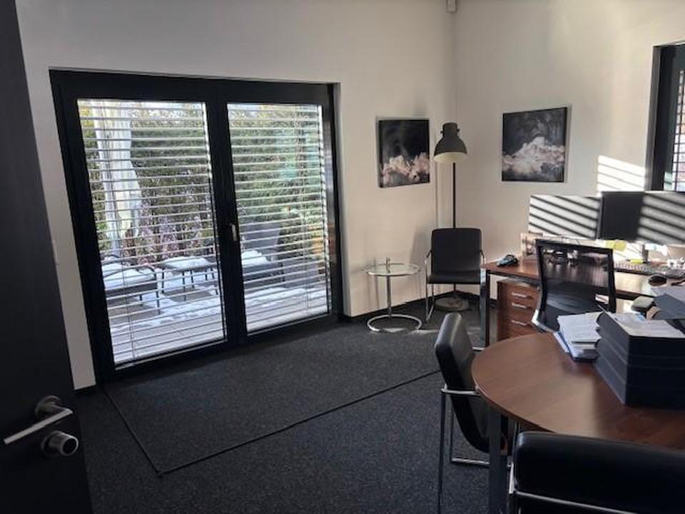 Geschäftsgebäude/Gewerbeimmobilie Nürnberger Land an der A9 – Bild 2