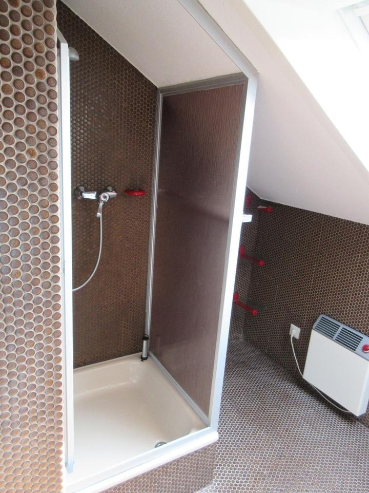 Gepflegte 2,5 Zimmer -DG-Wohnung mit Balkon und EBK in Pforzheim – Bild 8