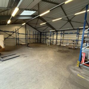 Gewerbeobjekt mit vielseitigen Hallen & Büro – sofort verfügbar!