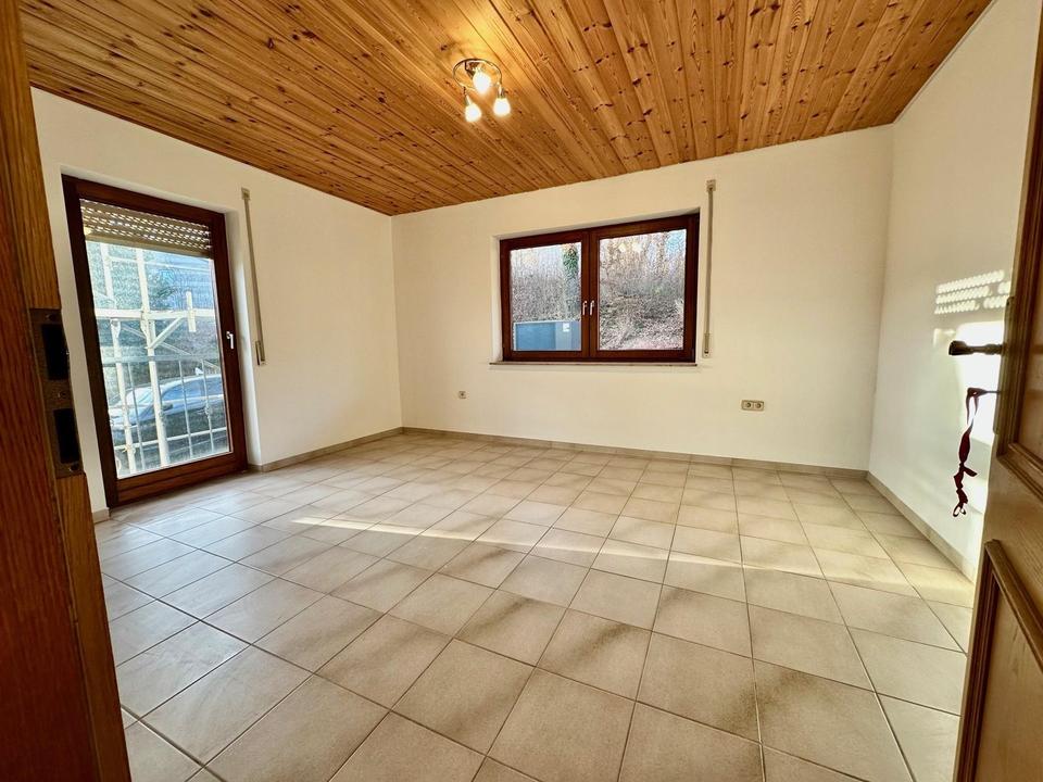 Spacious 150 m² Apartment with Stunning Green Views & Swabian Alb Panorama – Bild 5