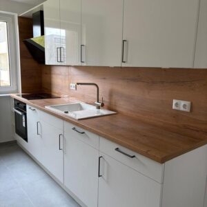 Hochwertig sanierte 2-Zimmer-Wohnung (Erstbezug) mit Balkon und neuer Einbauküche