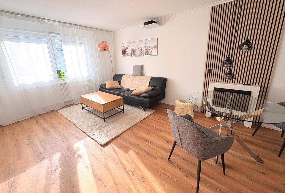 Moderne 3,5-Zimmer-Maisonette möbliert mit Heimkino, Wallbox & Klimaanlage