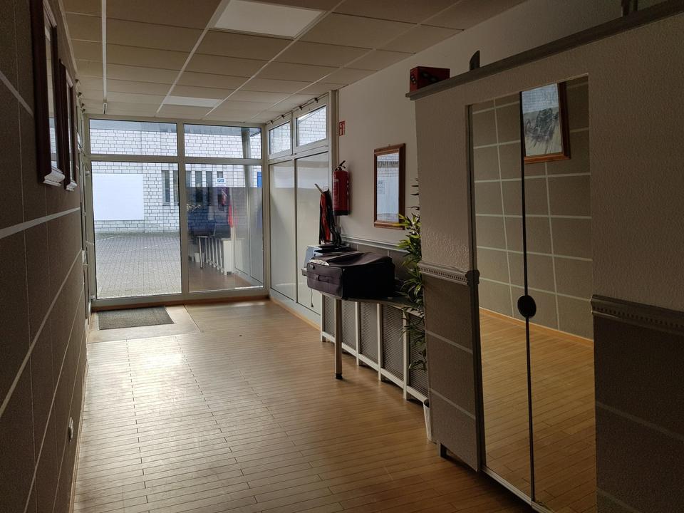 Flachdachhalle, Büros – Bild 3