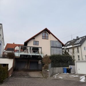 Einfamilienhaus mit 8 Zimmern und Doppelgarage Stellplätze in Idstein