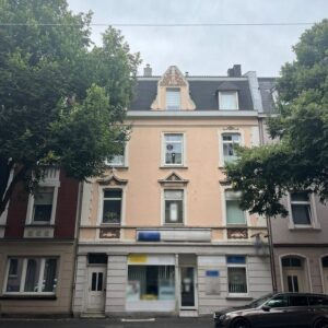 Vielseitiges Wohnhaus: Großfamilie oder 2×3-Zimmer-Wohnungen + Gewerbe & Garten