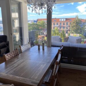 Von Privat - 4-Zimmer-Wohnung mit gehobener Innenausstattung, 2 Balkonen und EBK in Berlin Weißensee