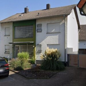 Freistehendes Einfamilienhaus mit großer Scheune und Garten in ruhiger Lage