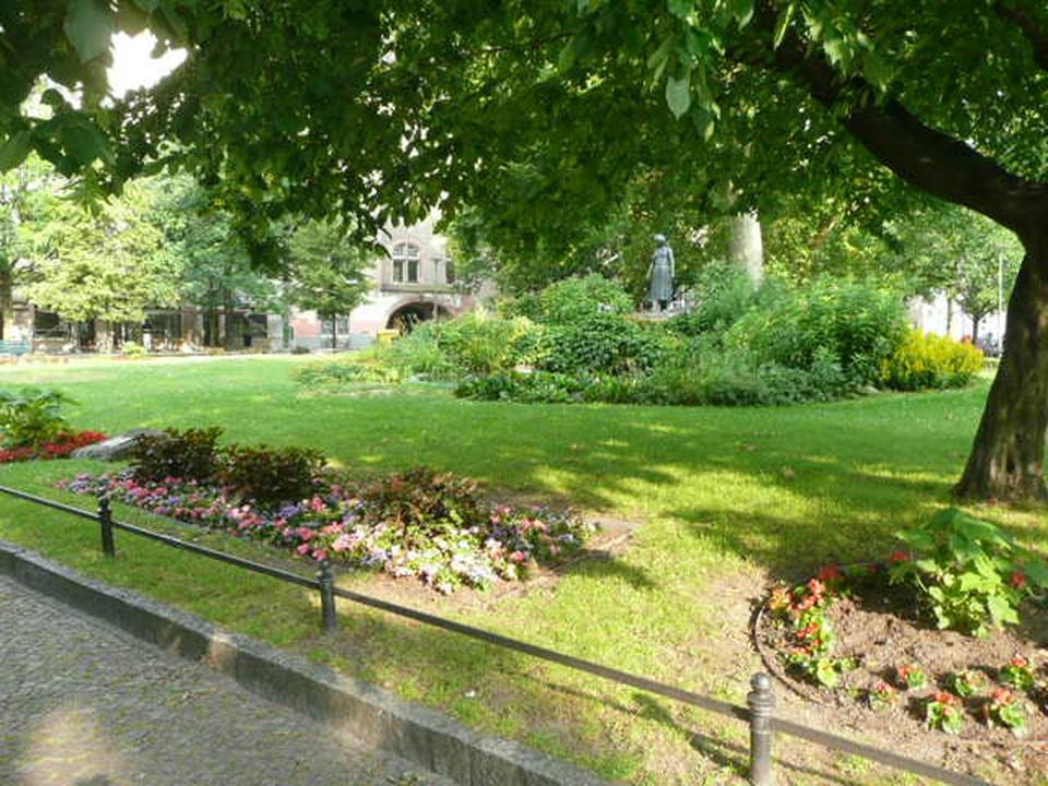 West-City Apartment * Nähe Kurfürstendamm + U7 * Südbalkon – Bild 16