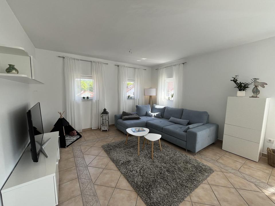 Stilvolle Maisonette-Wohnung mit Panorama-Flair – Wohnen auf zwei Ebenen – Bild 4