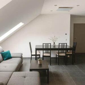 - provisionsfrei - Charmante Wohnung mit zwei Balkonen, PV-Anlage & Garage in ruhiger Lage