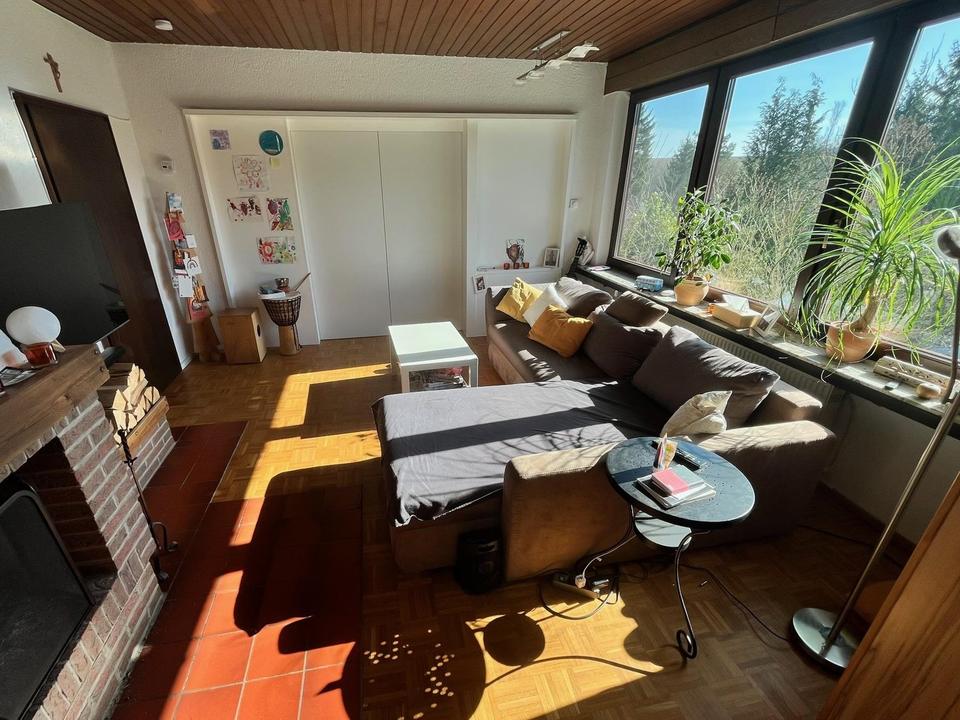 Sonnige 5-Zimmer-Wohnung mit Wallbox fürs E-Auto und großer Einbauküche – Bild 2