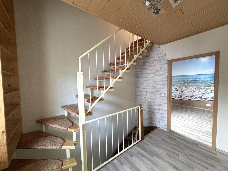 Bezugsfertiges Einfamilienhaus mit Pool, Einbauküche und Carport für zwei PKW – Bild 40